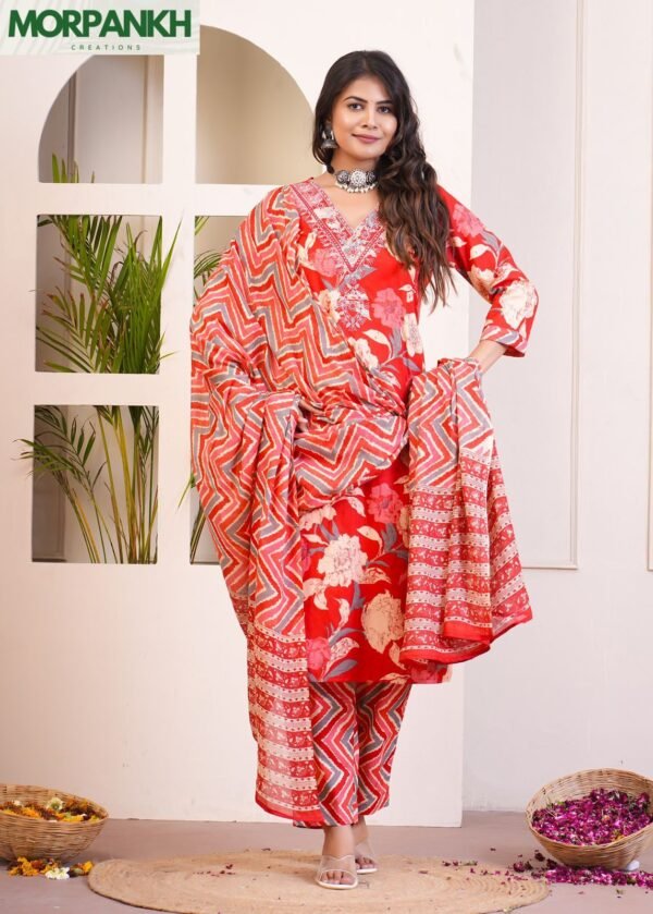 Green Floral Printed Straight Kurta Set - Image 2