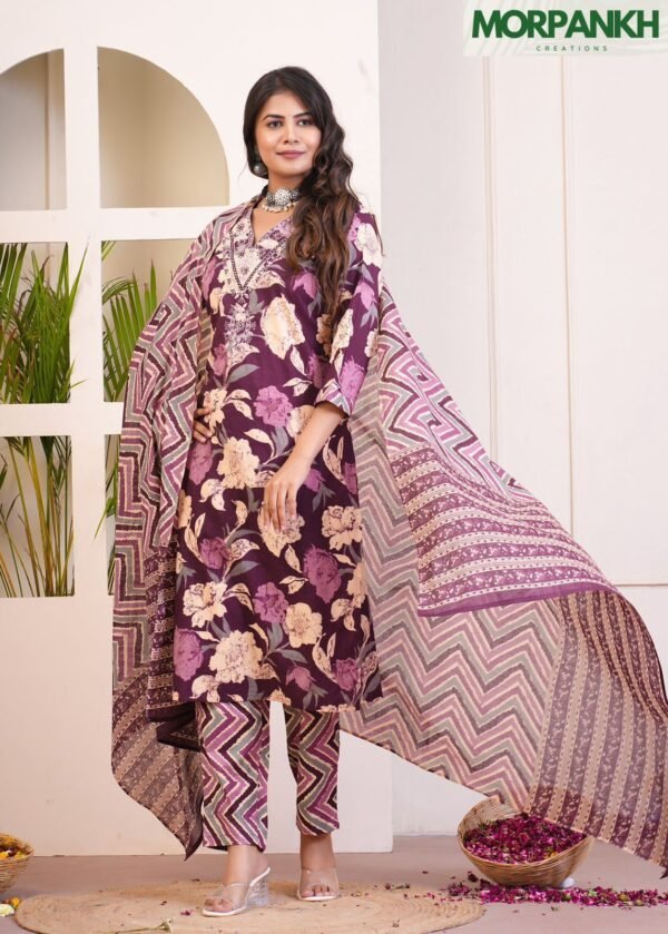 Green Floral Printed Straight Kurta Set - Image 3